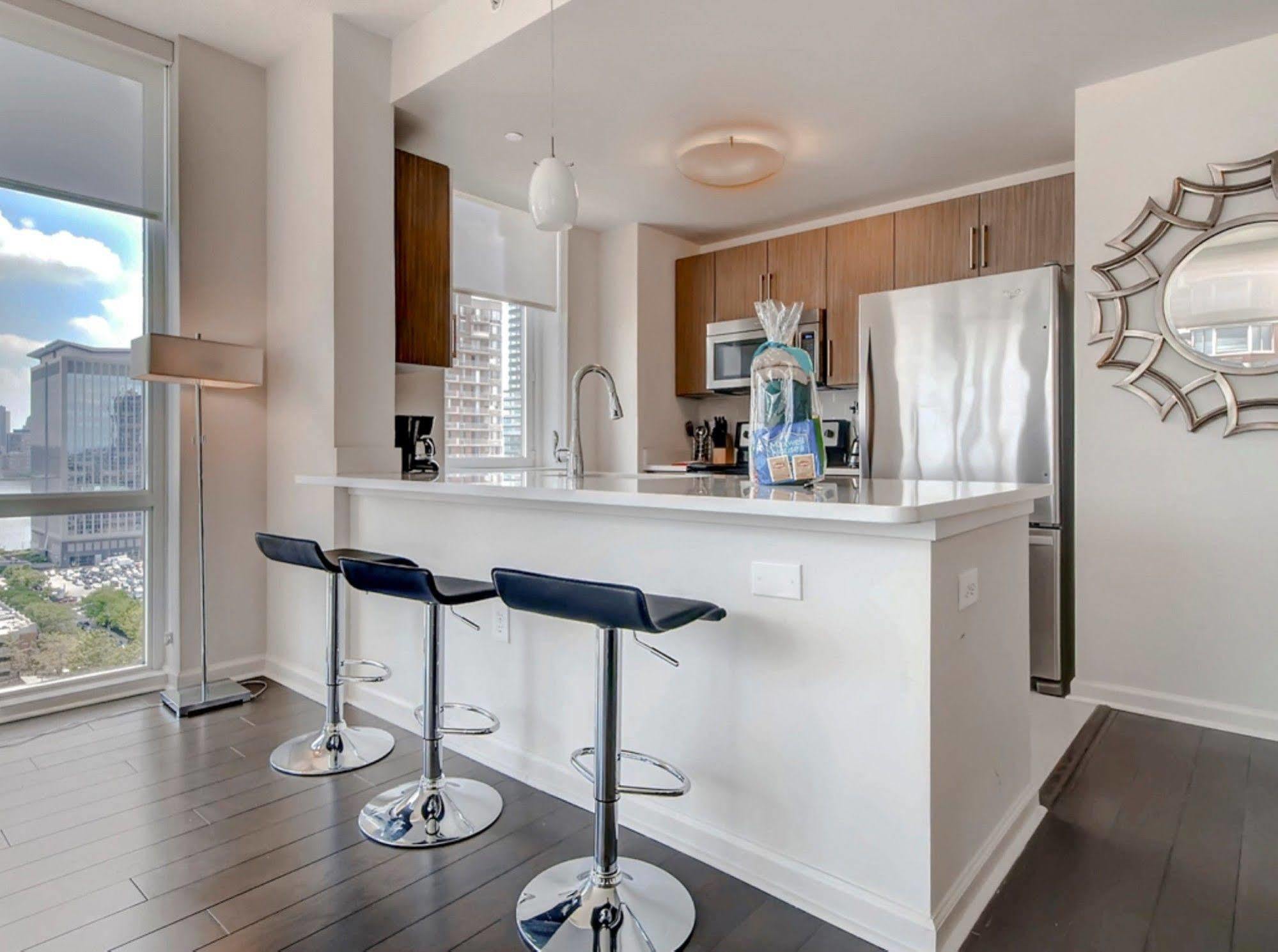 Global Luxury Suites At Newport Jersey City Buitenkant foto