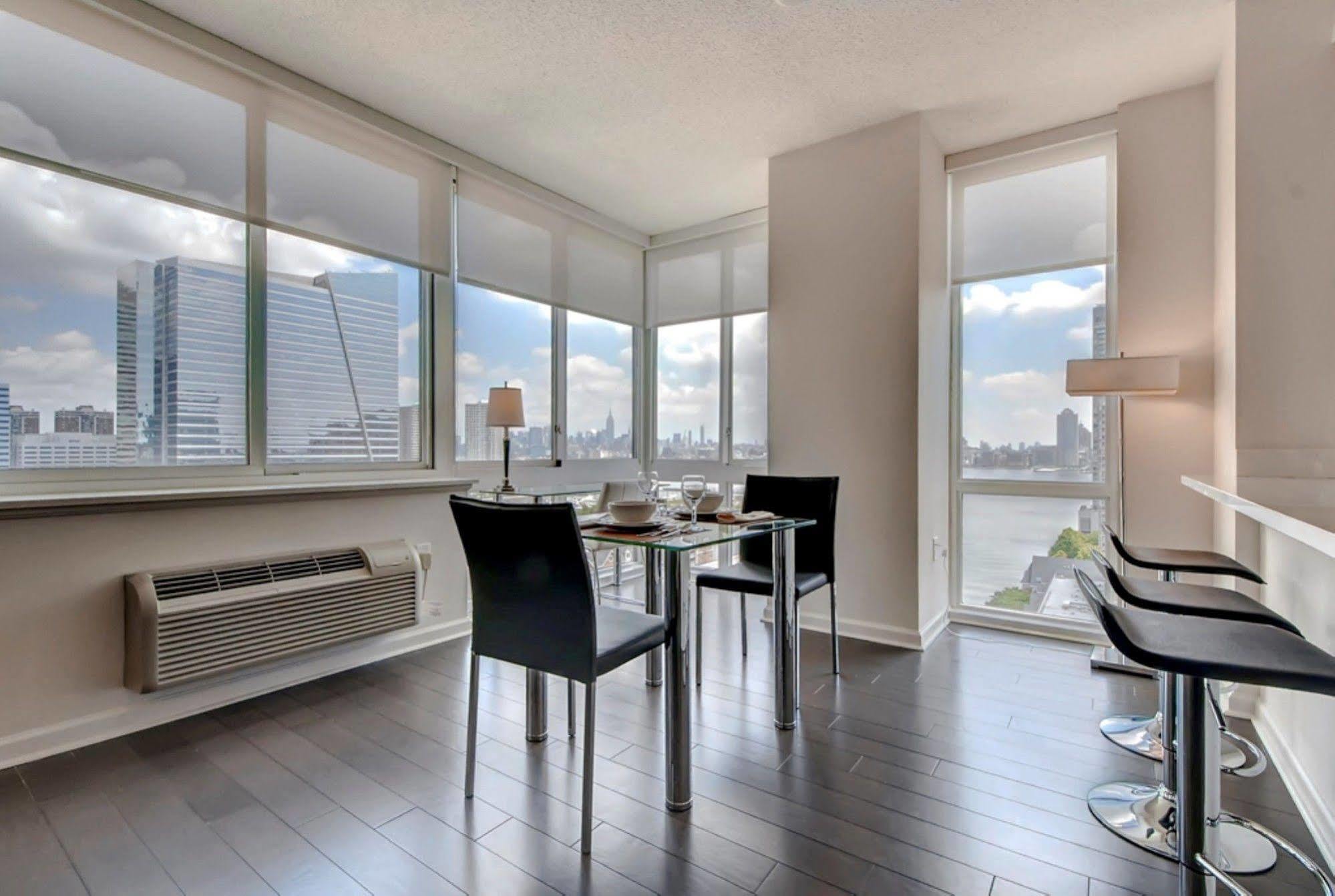 Global Luxury Suites At Newport Jersey City Buitenkant foto