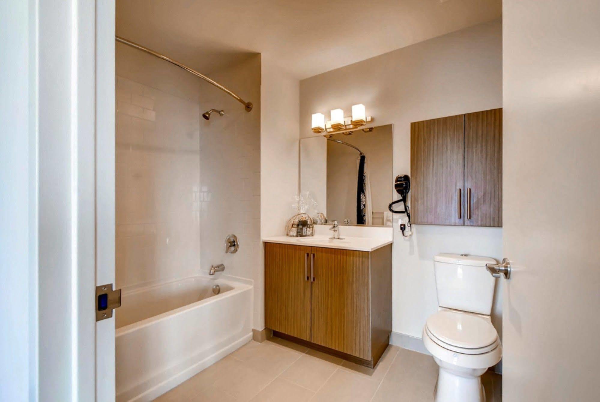 Global Luxury Suites At Newport Jersey City Buitenkant foto